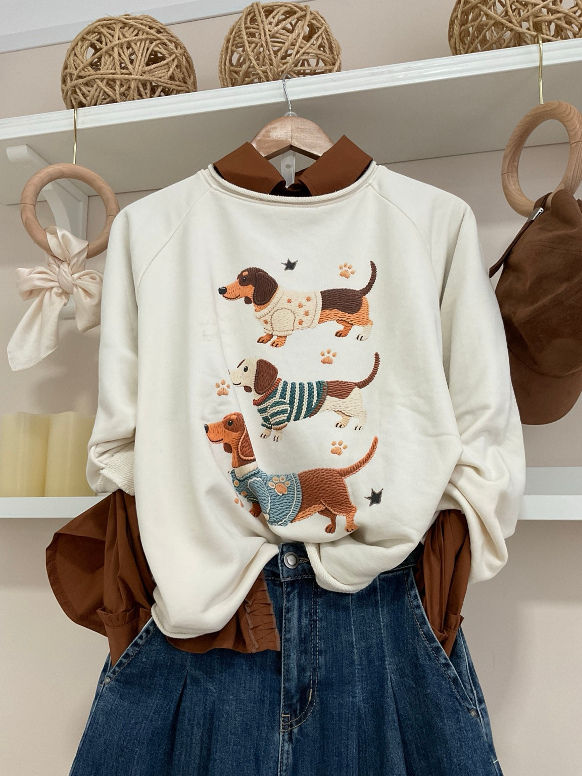 Crema — Sudadera con tres perritos — vista frontal