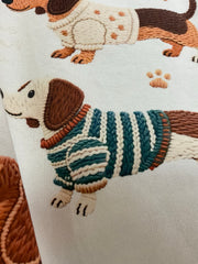 Crema — Sudadera con tres perritos — detalle del dibujo