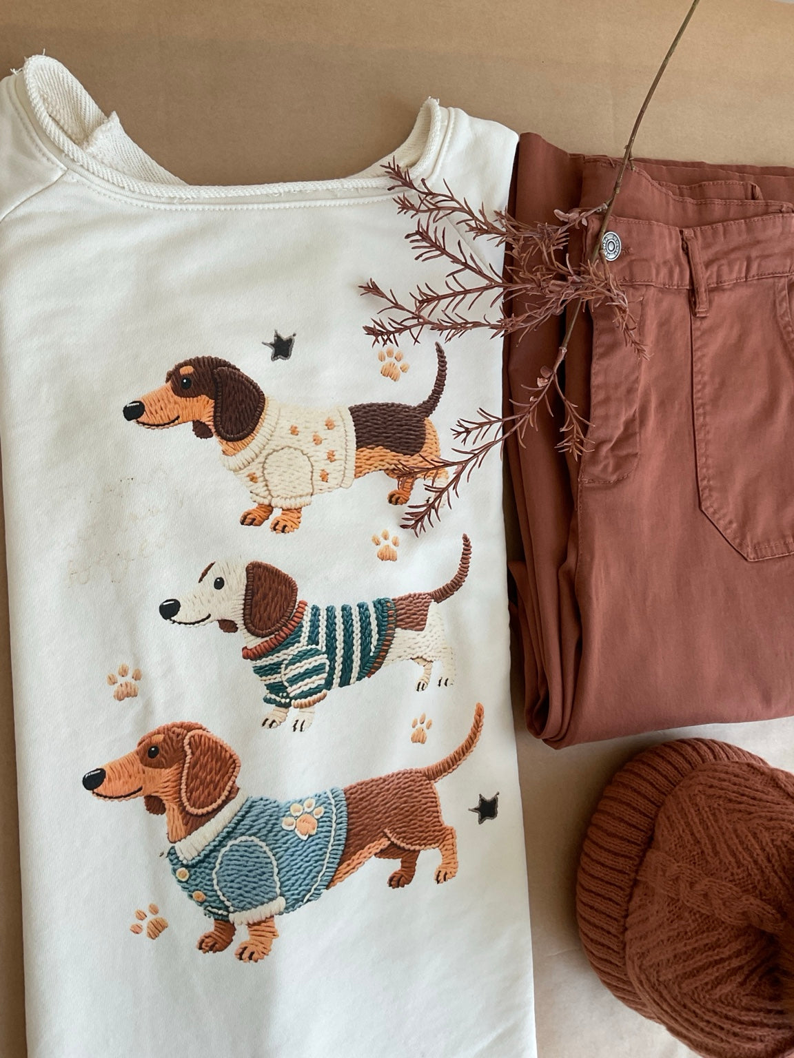 Crema — Sudadera de tres perritos — composición del look