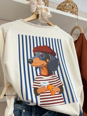 Detalle frontal de la sudadera oversize perro con croissant