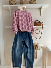 Look completo con sudadera oversize de rayas rosa y burdeos