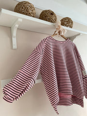 Sudadera oversize de rayas rosa y chocolate, vista lateral